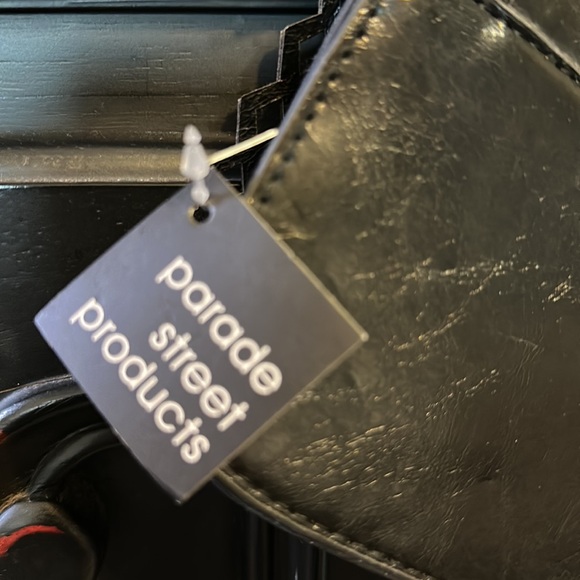 NWT cross body bag 7”x5.5” these are the cutest bags. - Picture 6 of 6